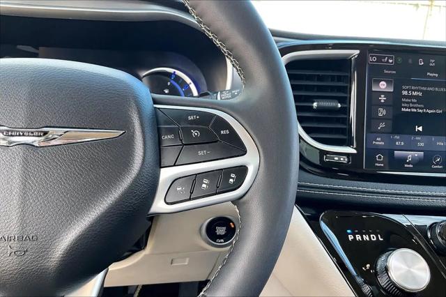2023 Chrysler Pacifica Hybrid Touring L