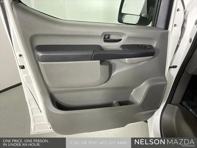 2021 Nissan 2500 SV Standard Roof V6