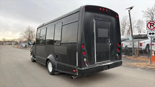 2022 Ford E-350 Cutaway Base