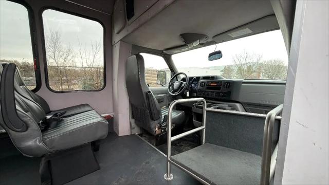 2022 Ford E-350 Cutaway Base