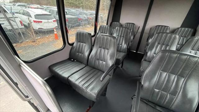 2022 Ford E-350 Cutaway Base