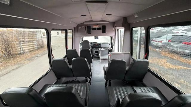 2022 Ford E-350 Cutaway Base