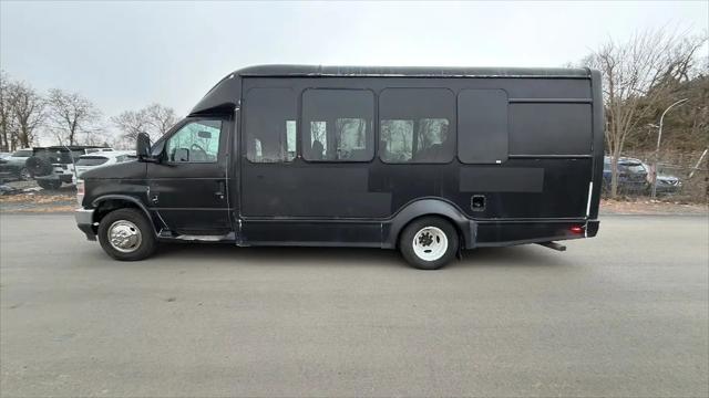2022 Ford E-350 Cutaway Base