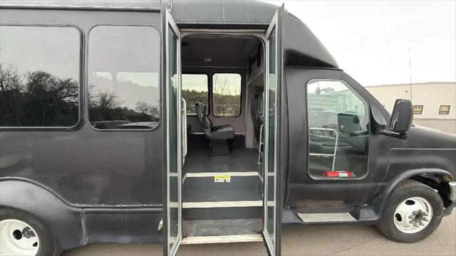 2022 Ford E-350 Cutaway Base