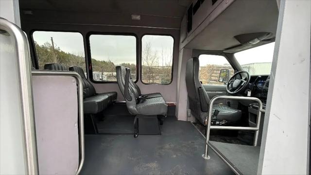 2022 Ford E-350 Cutaway Base