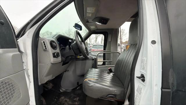 2022 Ford E-350 Cutaway Base