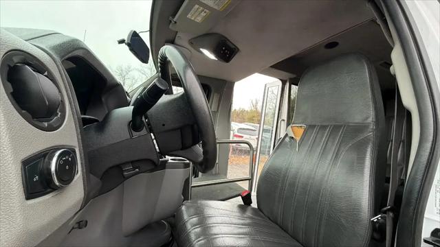 2022 Ford E-350 Cutaway Base