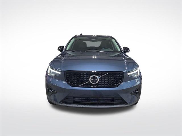 2026 Volvo XC40 Plus, B5 AWD Gas (mild hybrid), Dark