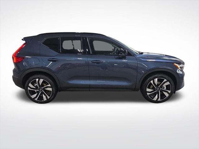 2026 Volvo XC40 Plus, B5 AWD Gas (mild hybrid), Dark