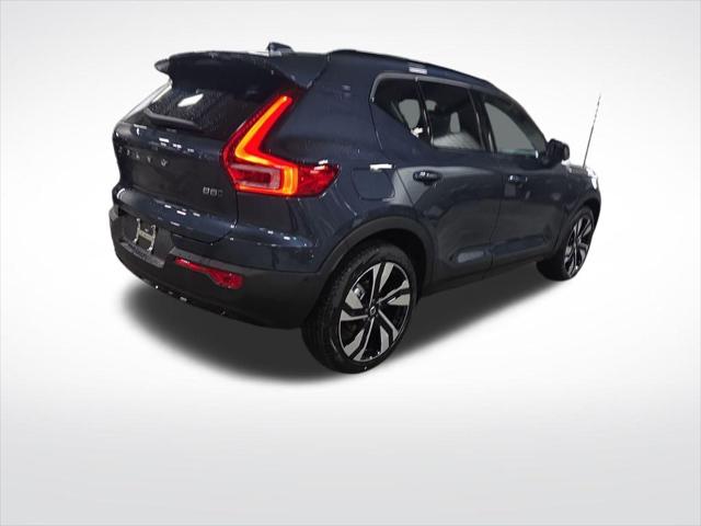 2026 Volvo XC40 Plus, B5 AWD Gas (mild hybrid), Dark