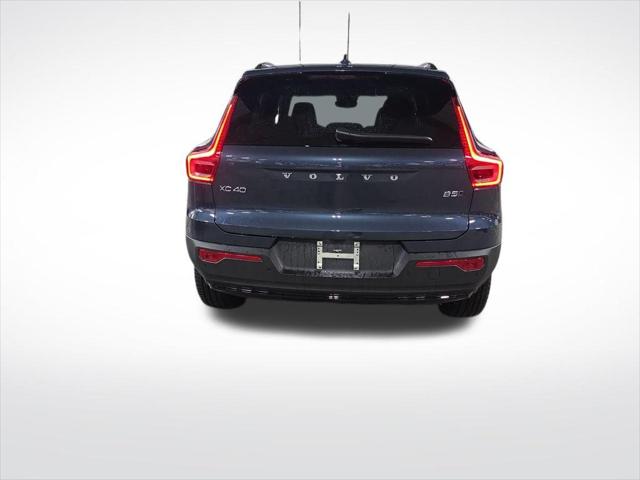 2026 Volvo XC40 Plus, B5 AWD Gas (mild hybrid), Dark