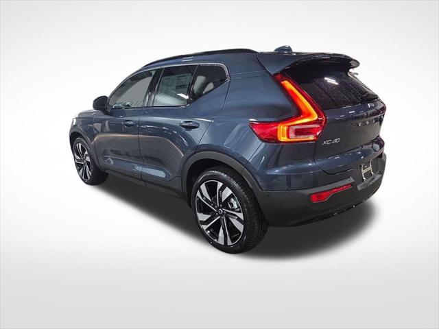 2026 Volvo XC40 Plus, B5 AWD Gas (mild hybrid), Dark