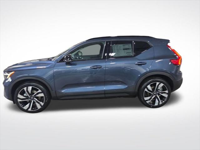 2026 Volvo XC40 Plus, B5 AWD Gas (mild hybrid), Dark
