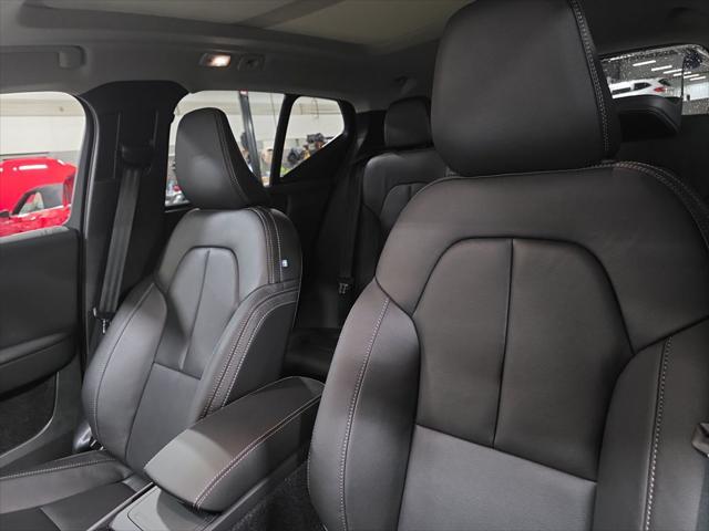 2026 Volvo XC40 Plus, B5 AWD Gas (mild hybrid), Dark