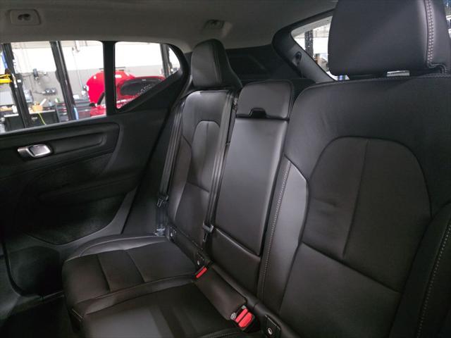 2026 Volvo XC40 Plus, B5 AWD Gas (mild hybrid), Dark