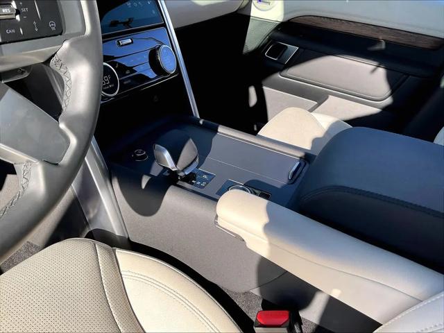 2025 Land Rover Discovery P300 S