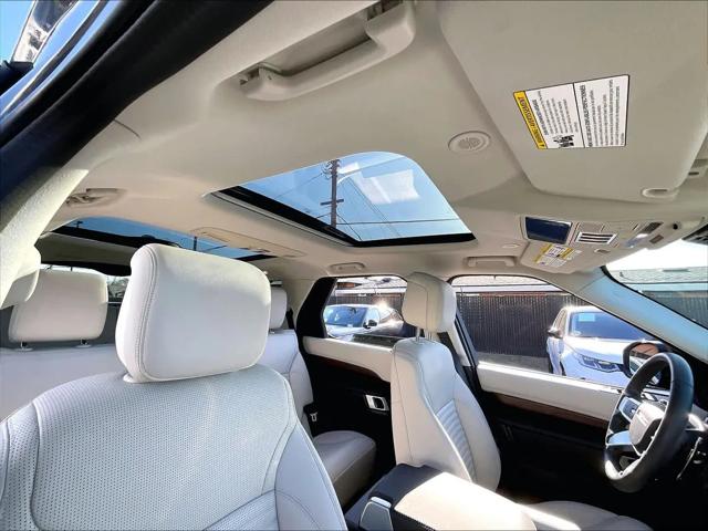 2025 Land Rover Discovery P300 S