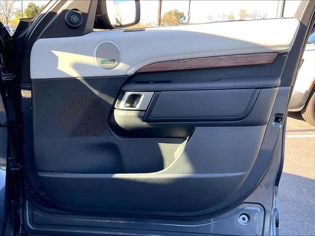 2025 Land Rover Discovery P300 S