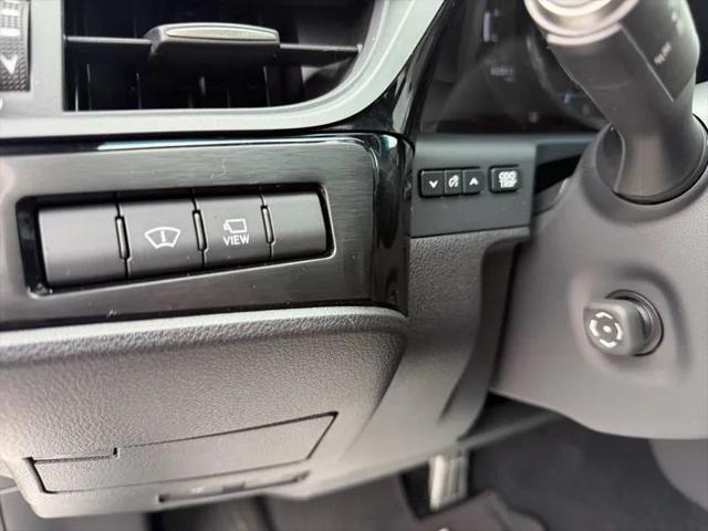 2023 Lexus ES 350 F SPORT Handling