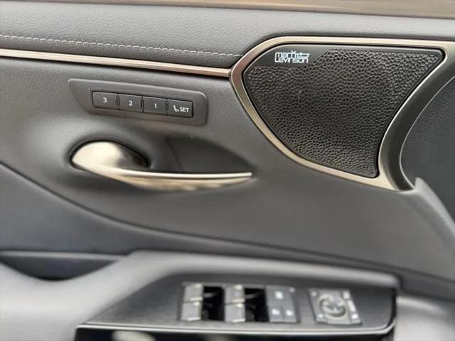 2023 Lexus ES 350 F SPORT Handling