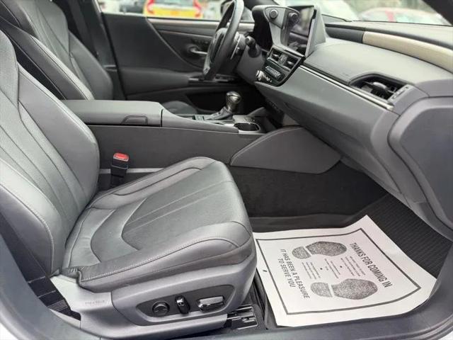 2023 Lexus ES 350 F SPORT Handling