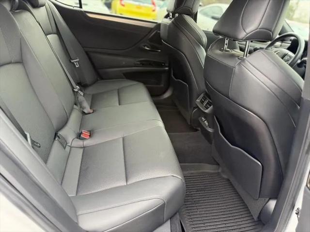 2023 Lexus ES 350 F SPORT Handling