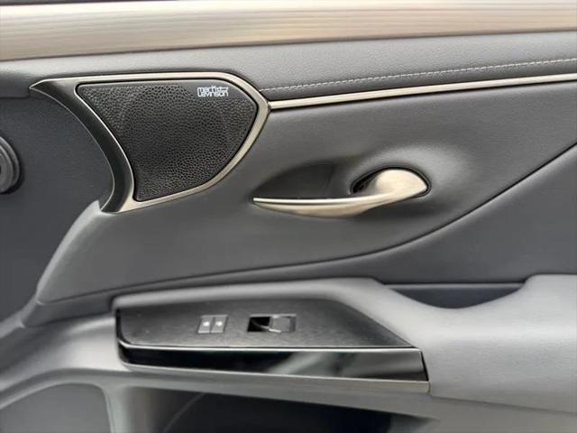 2023 Lexus ES 350 F SPORT Handling