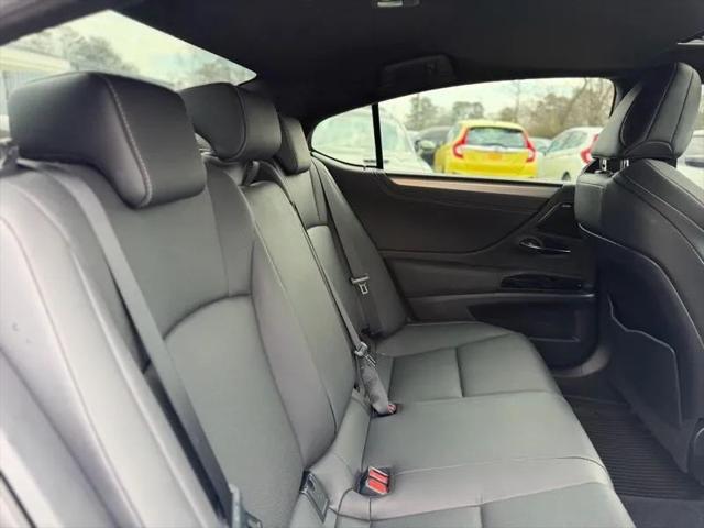 2023 Lexus ES 350 F SPORT Handling
