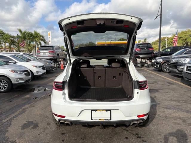 2015 Porsche Macan Turbo