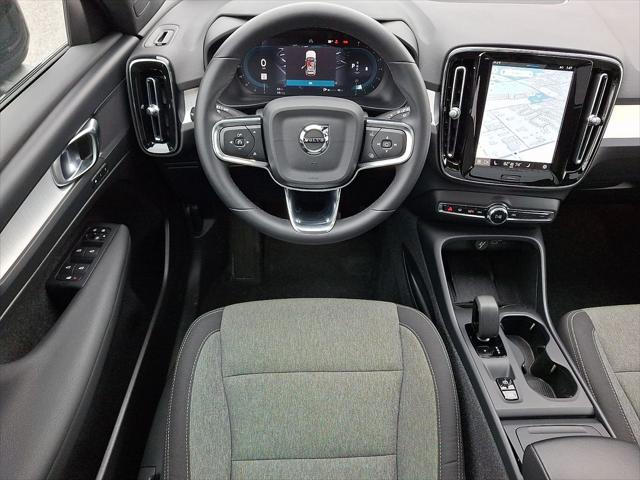 2024 Volvo XC40 B5 Core