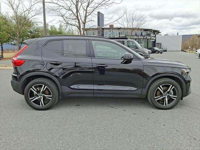 2024 Volvo XC40 B5 Core