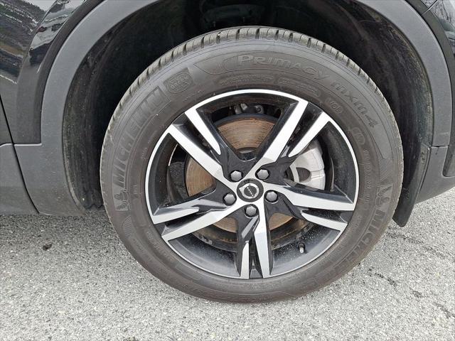 2024 Volvo XC40 B5 Core