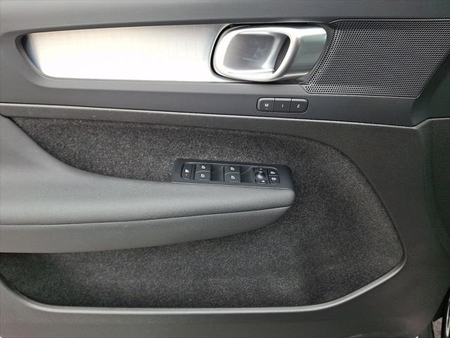 2024 Volvo XC40 B5 Core