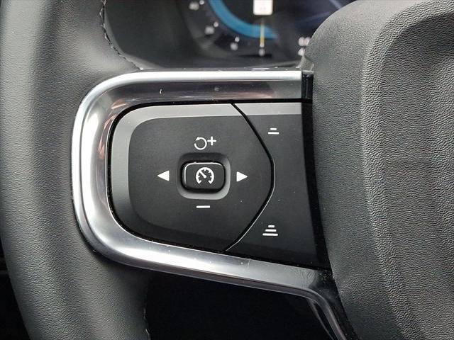 2024 Volvo XC40 B5 Core