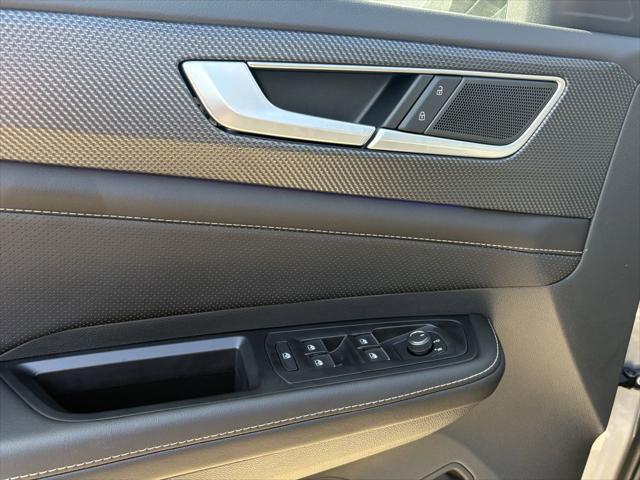 2026 Volkswagen Atlas Cross Sport SEL R-Line Black