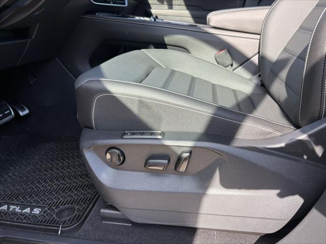 2026 Volkswagen Atlas Cross Sport SEL R-Line Black