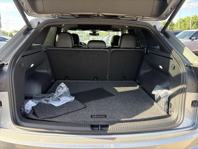 2026 Volkswagen Atlas Cross Sport SEL R-Line Black