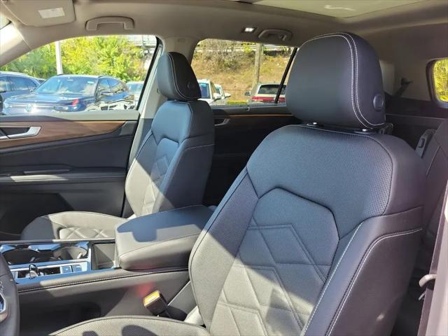 2026 Volkswagen Atlas SE with Technology