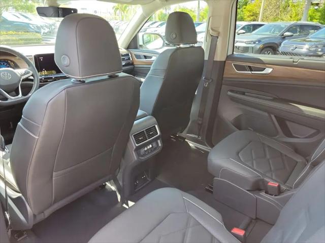 2026 Volkswagen Atlas SE with Technology