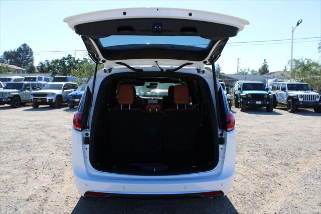 2026 Chrysler Pacifica Pinnacle AWD