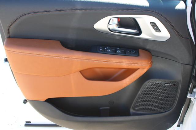 2026 Chrysler Pacifica Pinnacle AWD