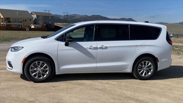 2026 Chrysler Pacifica Select AWD