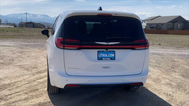 2026 Chrysler Pacifica Select AWD