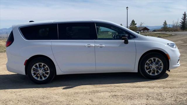 2026 Chrysler Pacifica Select AWD