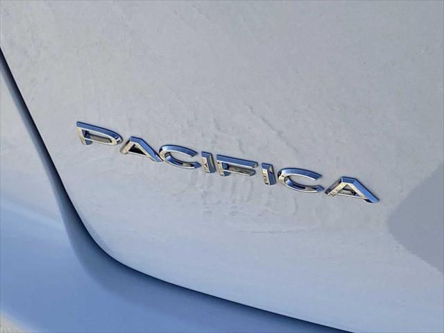 2026 Chrysler Pacifica Select AWD