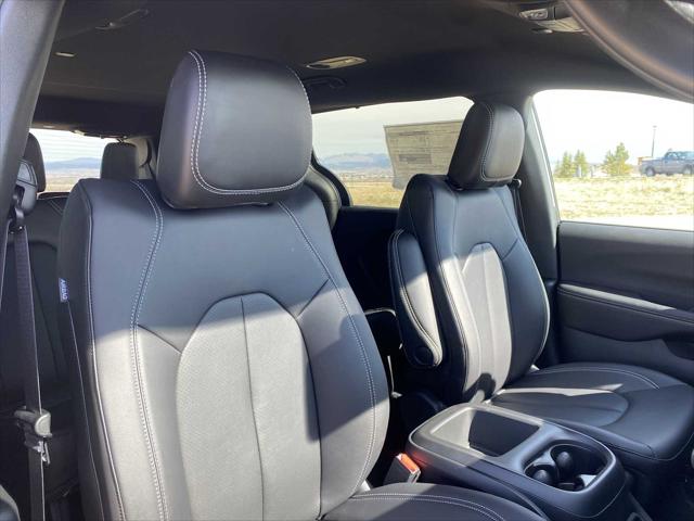 2026 Chrysler Pacifica Select AWD