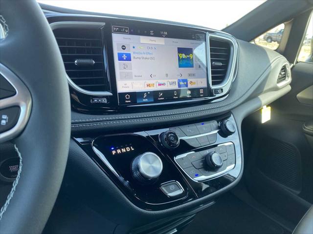 2026 Chrysler Pacifica Select AWD