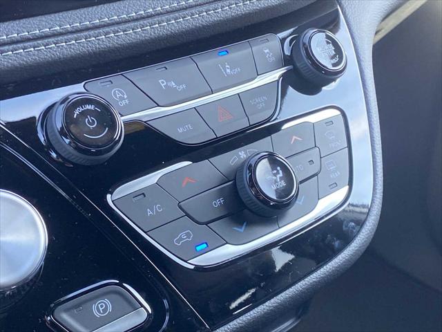 2026 Chrysler Pacifica Select AWD