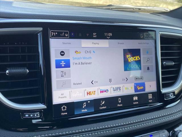 2026 Chrysler Pacifica Select AWD