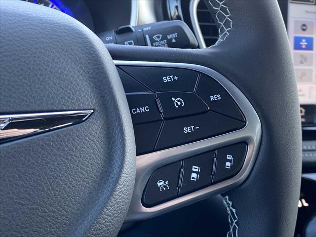 2026 Chrysler Pacifica Select AWD